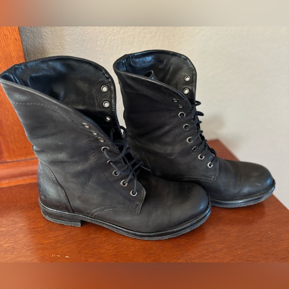 Clarks Minoa River Round Toe Lace Up Boots - Picture 2 of 7